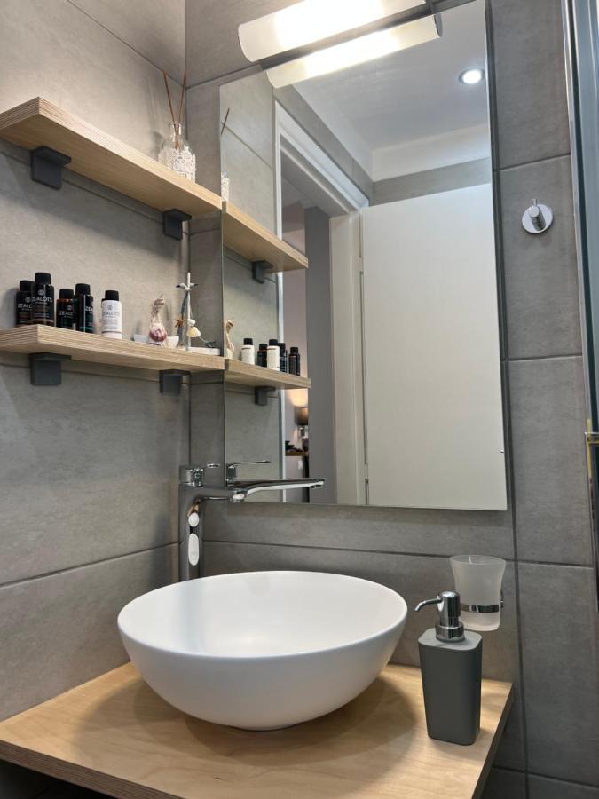 Apartamento Living Near Acropolis By Sylvia Staikou At Nikis Str Atenas Exterior foto